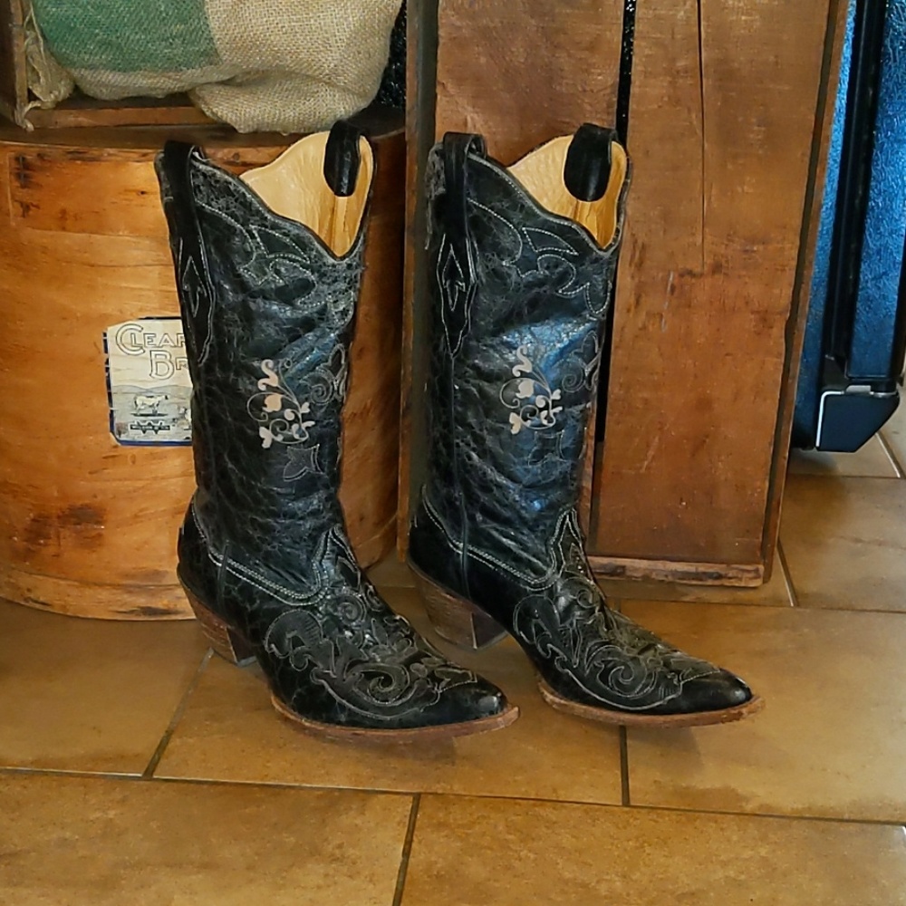 GREAT PRICE!!!!!! Corral vintage boots sz 10